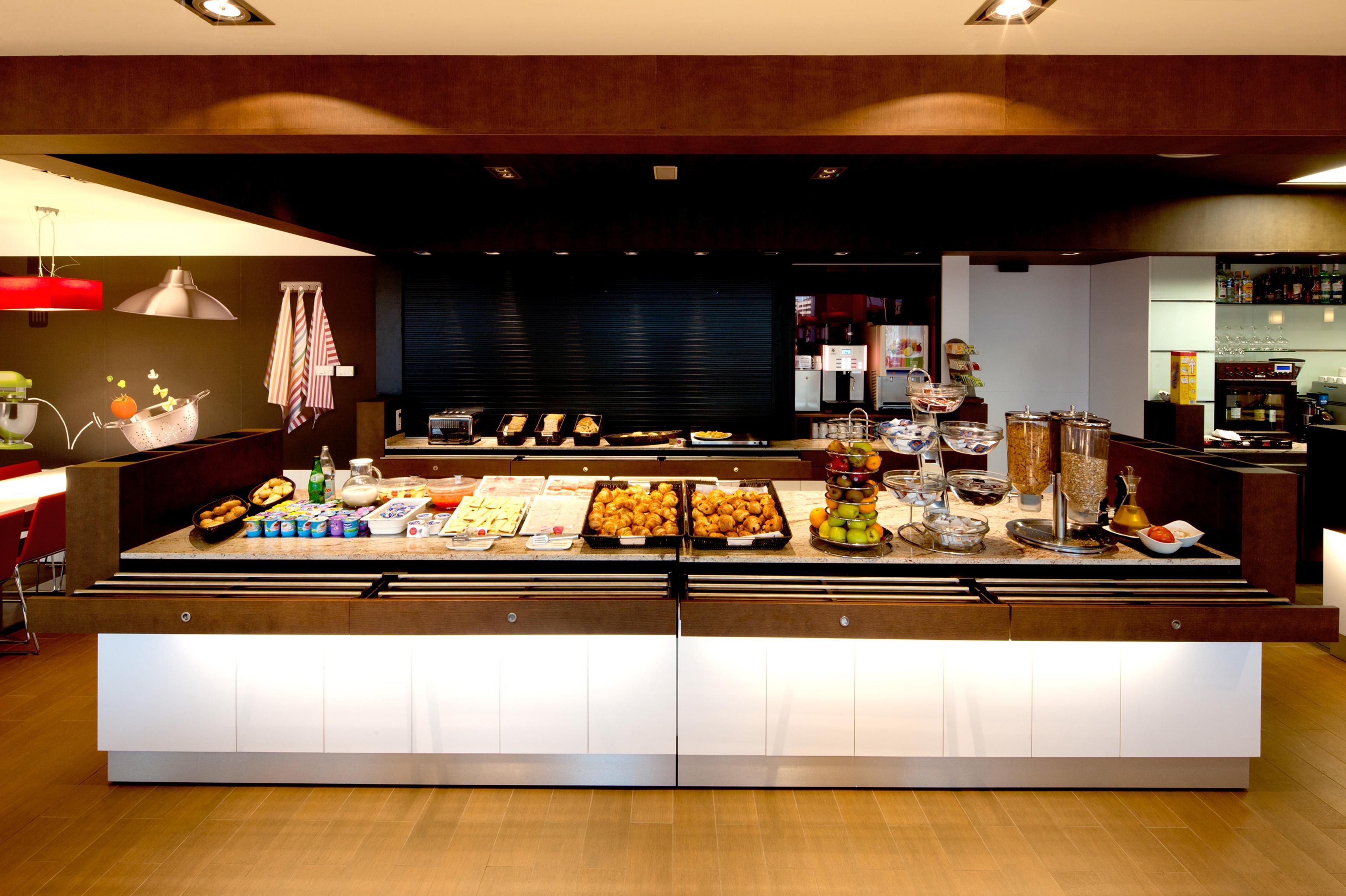 Ibis Lleida Otel Restoran fotoğraf