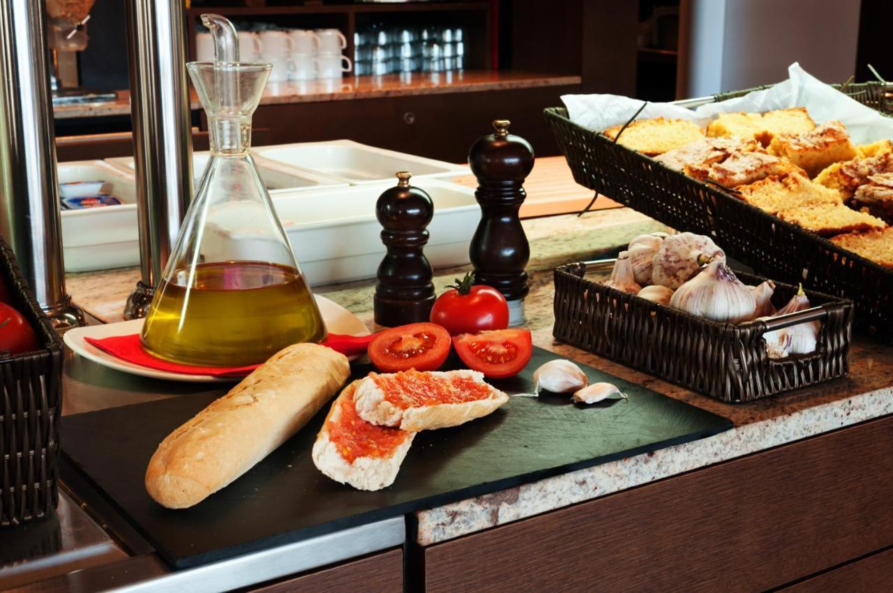 Ibis Lleida Otel Dış mekan fotoğraf